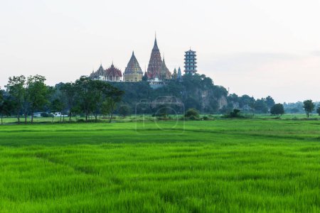 Téléchargez les photos : Wat Tham Suea dans la province de Kanchanaburi, Thaïlande - en image libre de droit