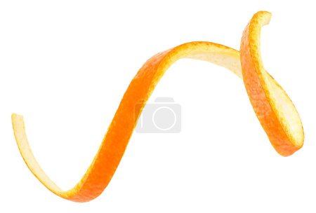 Téléchargez les photos : Peau spirale de fruits orange isolée sur fond blanc. Vitamine C. - en image libre de droit