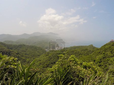 Téléchargez les photos : Vue du paysage du sentier Bitoujiao au cap Bitou à Ruifang la côte nord-est de Taïwan, Nouvelle ville taipei, Taïwan - en image libre de droit