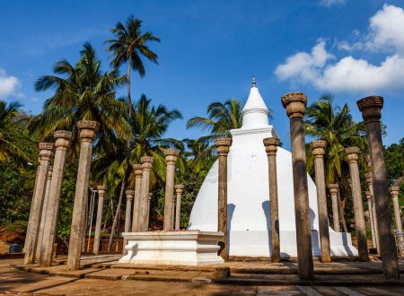 Foto de Ambasthale Dagoba, Patrimonio de la Humanidad por la UNESCO en Mihintale, Sri Lanka, Asia - Imagen libre de derechos