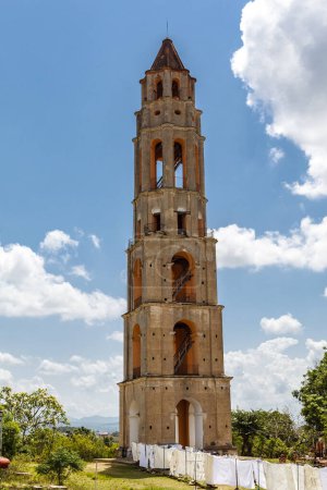 Foto de Torre de Iznaga tower at the Iznaga estate a former sugar plantation in the Valley de los Ingenios, near Trinidad, Cuba, Caribbean - Imagen libre de derechos
