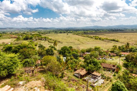 Téléchargez les photos : View of the former Iznaga sugar plantation and the Valley de los Ingenios near Trinidad, Cuba, Caribbean - en image libre de droit
