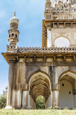 Téléchargez les photos : Intérieur de la baignoire Tombeaux Shahi (Tombeau du 3ème roi Ibrahim Quli Qutb Shah), Hyderabad, Telangana, Inde, Asie - en image libre de droit