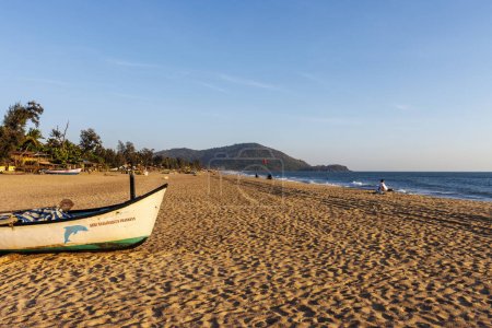 Téléchargez les photos : Bateau de pêche sur la plage d'Agonda, Goa du Sud, Inde, Asie - en image libre de droit