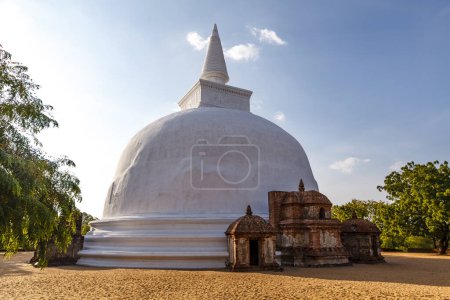 Téléchargez les photos : Stupa blanc Kiri Vihara à Polonnaruwa, Sri Lanka, Asie - en image libre de droit