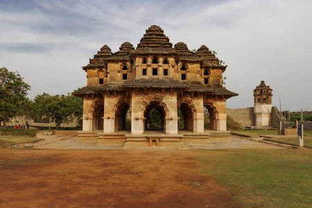 Téléchargez les photos : Extérieur du palais Lotus Mahal à Hampi, Karnataka, Inde, Asie - en image libre de droit