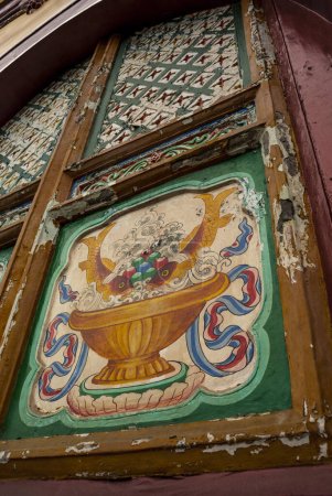 Foto de Fachada adornada de un antiguo templo budista de China - Emeishan (Monte Emei) Sichuan, China, Asia - Imagen libre de derechos