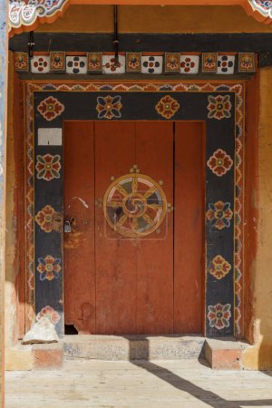 Téléchargez les photos : Porte ornée de symboles bouddhistes, monastère Trongsa Dzong, Bhoutan, Asie - en image libre de droit