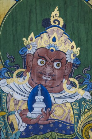 Peinture murale de Guru RInpoché avec un ch?ur de stupa blanc à la main, Punakha Dzong, Bhoutan, Asie