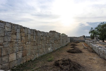 Umgebende Mauer des königlichen Geheges, Hampi, Karnataka, Indien, Asien
