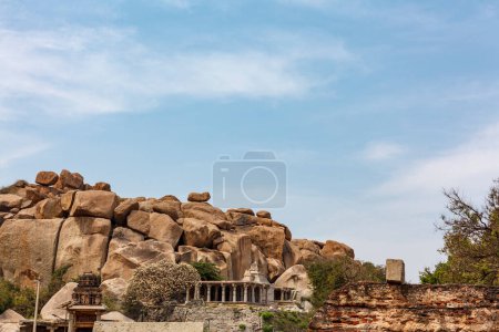 Téléchargez les photos : Extérieur du temple Ranganatha et des gros rochers à Hampi, Karnataka, Inde, Asie - en image libre de droit