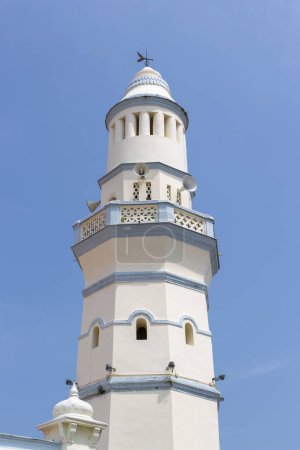 Exterior and minaret of the Acheen Street Malay mosque in George Town, Penang, Malaysia, Asia