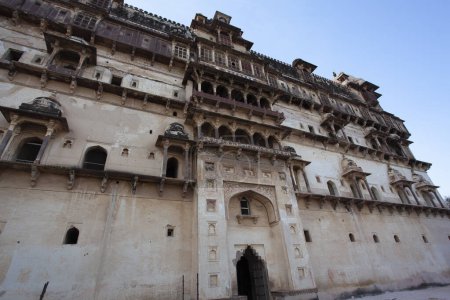 Entrance gate of the Datia Palace (Bir Singh Palace) in Datia, Madhya Pradesh, India, Asia
