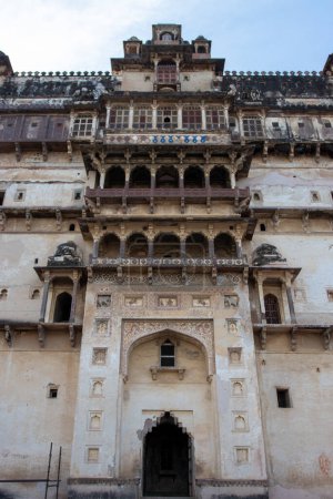 Entrance gate of the Datia Palace (Bir Singh Palace) in Datia, Madhya Pradesh, India, Asia
