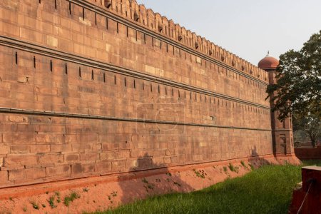 Muro exterior de Lal Qila el Fuerte Rojo en Old Delhi, India, Asia