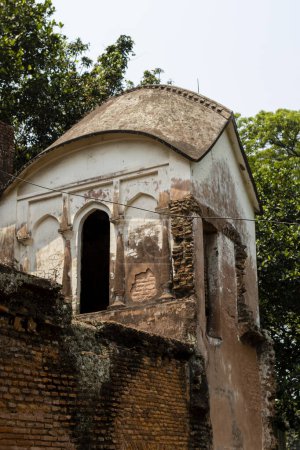 Viejas casas en ruinas en la ciudad desierta Panam Nagar (Panam City) en Bangladesh, Asia