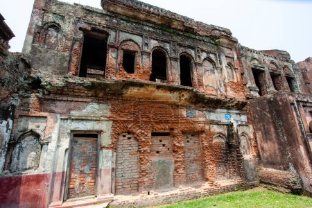 Alte zerstörte Häuser in der verlassenen Stadt Panam Nagar in Bangladesch, Asien