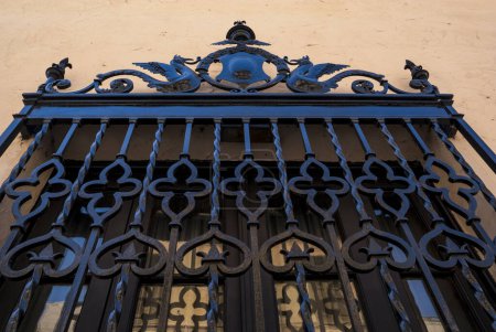 Foto de Exterior de un edificio colonial español adornado en el centro histórico de Córdoba, Argentina, América del Sur - Imagen libre de derechos
