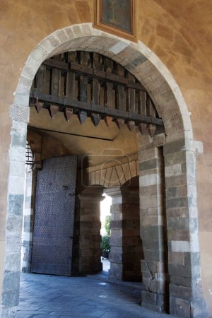 Foto de Puerta de Libertas en la antigua muralla de Lucca, Toscana, Italia, Europa - Imagen libre de derechos