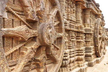 Foto de Gran rueda de piedra del templo del Sol en Konark, Odisha, India, Asia - Imagen libre de derechos