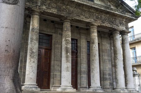 Fassade des Tempels im neoklassischen Stil, Alt-Havanna (La Habana Vieja), Kuba, Amerika