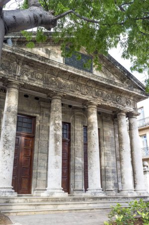 Fassade des Tempels im neoklassischen Stil, Alt-Havanna (La Habana Vieja), Kuba, Amerika