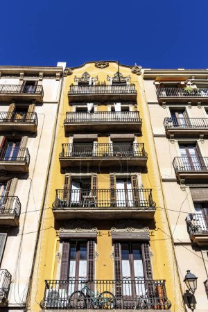 Facade of old apartment buildings in teh gothic quarter, Barcelona, Catalonia, Spain, Europe