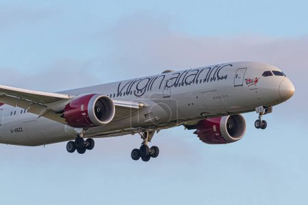 Téléchargez les photos : Londres, Royaume-Uni - 29 mai 2023 : Boeing 787 Dreamliner Les compagnies aériennes Virgin Atlantic atterrissent à l'aéroport de Londres Heathrow - en image libre de droit