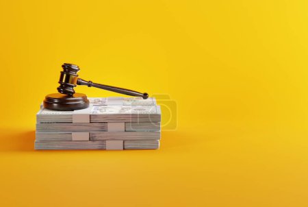 Richters Hammer auf Banknotenbündel. Das Konzept der Korruption in den Gerichten, kaufen Richter und Anhörungen. Urteile gegen Geld. 3D-Renderer, 3D-Illustration.