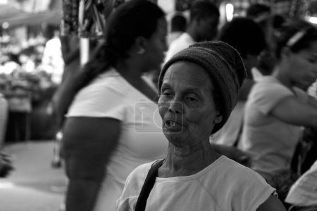 Foto de Puerto Plata, República Dominicana, 10-12-2023. la vida cotidiana en el mercado en la calle de comida latinoamericana - Imagen libre de derechos