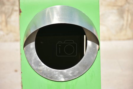 Foto de Close up of metal trash can - Imagen libre de derechos