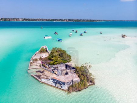 Foto de Aerial Drone Shot of the Pirate Channel of Bacalar Quintana roo, Mexico. Shipwreck island in Lagoon of seven colors. - Imagen libre de derechos