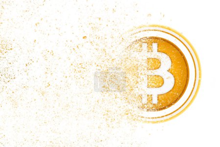 Téléchargez les photos : Désintégration Bitcoin doré dans l'air.Bitcoin éclatement disperser en morceaux fragments. Destruction BTC - en image libre de droit