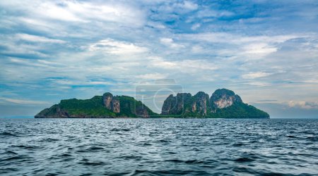 Téléchargez les photos : Vue panoramique sur l'île de Mosquito, Thaïlande, les îles Ko Phi Phi. - en image libre de droit