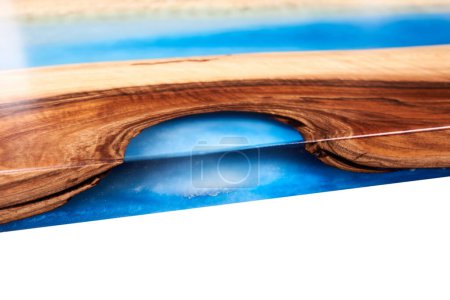 Foto de Textura de una mesa de madera con resina epoxi aislada en primer plano blanco - Imagen libre de derechos
