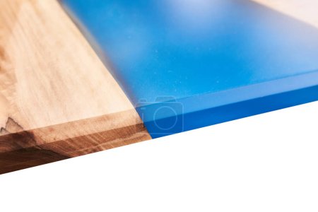 Foto de Textura de una mesa de madera con resina epoxi aislada en primer plano blanco - Imagen libre de derechos
