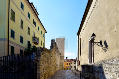 Téléchargez les photos : Petite ville méditerranéenne de Vrsar (Orsera) en Istrie, Croatie. - en image libre de droit