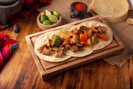 Alambre de Res. Very popular recipe in Mexico, the main ingredients are pieces of meat, onion, bacon and bell peppers, roasted on the grill, commonly eaten in tacos.