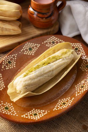 Tamales. spanisches Gericht typisch für Mexiko und einige lateinamerikanische Länder. Getreideteig in Maisblätter gewickelt. Die Tamales werden gedämpft.