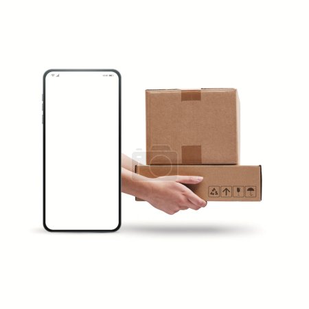 Téléchargez les photos : Mains tenant boîtes en carton et smartphone avec écran blanc, concept d'application de service de livraison express - en image libre de droit