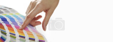 Téléchargez les photos : Woman choosing a color swatch from the color palette guide: graphic design and decoration concept, banner with copy space - en image libre de droit
