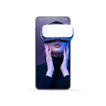 Téléchargez les photos : Jeune femme sur un écran de smartphone portant un casque VR et faisant l'expérience de la réalité virtuelle immersive, isolée sur fond blanc - en image libre de droit