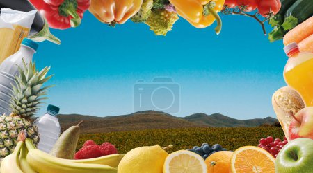 Foto de Marco hecho de alimentos frescos y paisaje natural, compras de comestibles y concepto de productos orgánicos - Imagen libre de derechos
