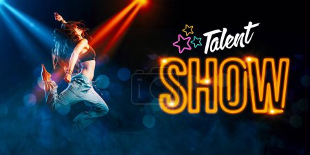Téléchargez les photos : Talent show publicité et jeune femme danse, divertissement et concours concept - en image libre de droit