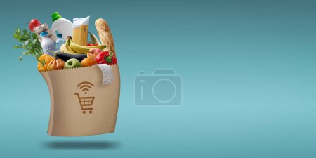Téléchargez les photos : Sac d'épicerie automatisé rapide offrant épicerie, concept d'épicerie en ligne - en image libre de droit