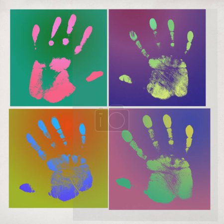 Téléchargez les photos : Multicolor hand prints creative collage : concept de cohésion et de diversité - en image libre de droit
