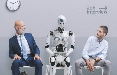 Téléchargez les photos : Déçus demandeurs d'emploi assis dans la salle d'attente et regardant le candidat robot AI, ils attendent l'entrevue d'emploi - en image libre de droit