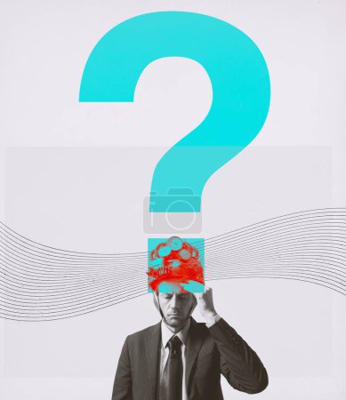 Foto de Confundido pensamiento ejecutivo de negocios y gran signo de interrogación, lleva un casco steampunk en la cabeza, póster vintage surrealista - Imagen libre de derechos