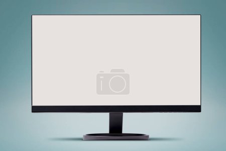 Téléchargez les photos : PC moniteur d'ordinateur avec écran blanc, concept de technologie - en image libre de droit