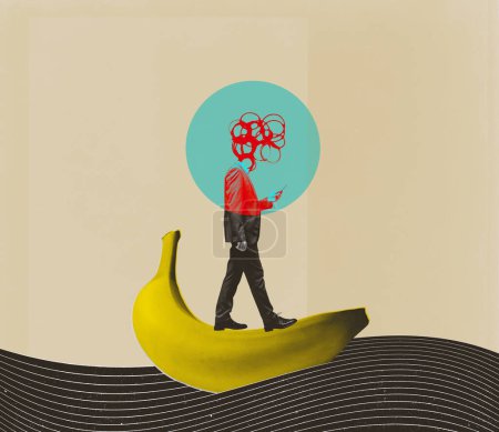 Foto de Hombre de negocios distraído mirando la pantalla del teléfono inteligente y montando un plátano en la parte superior de las olas, collage estilo vintage - Imagen libre de derechos